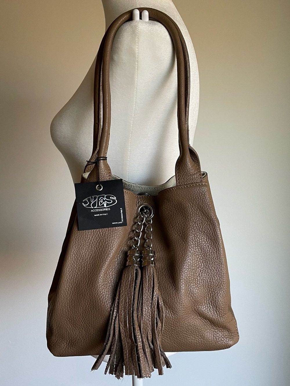 🔥 NWT Brown Pebbled Italian Leather Shoulder Bag Yes Accessories Tassel Hobo